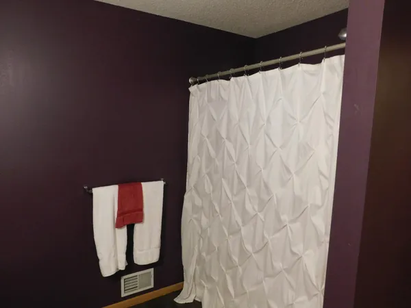 $254,900 | 484 Hickory Lane North, Oakdale, MN 55128