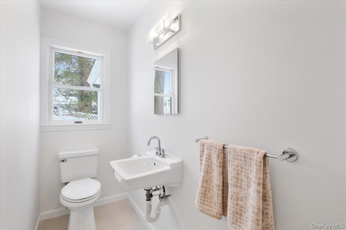 9 Tanglewood Road Scarsdale, NY 10583 - Photo 8 of 33 a bathroom with a toilet sink and mirror
