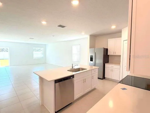 $2,550 | 12088 Brae Way, San Antonio, FL 33576