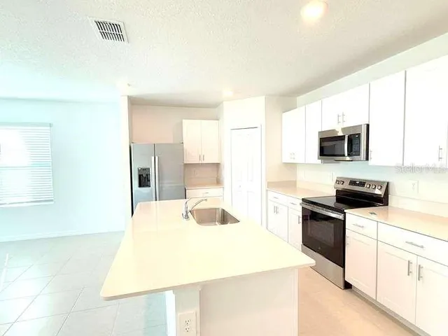 $2,550 | 12088 Brae Way, San Antonio, FL 33576