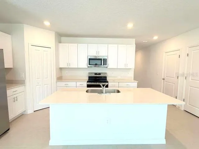 $2,550 | 12088 Brae Way, San Antonio, FL 33576