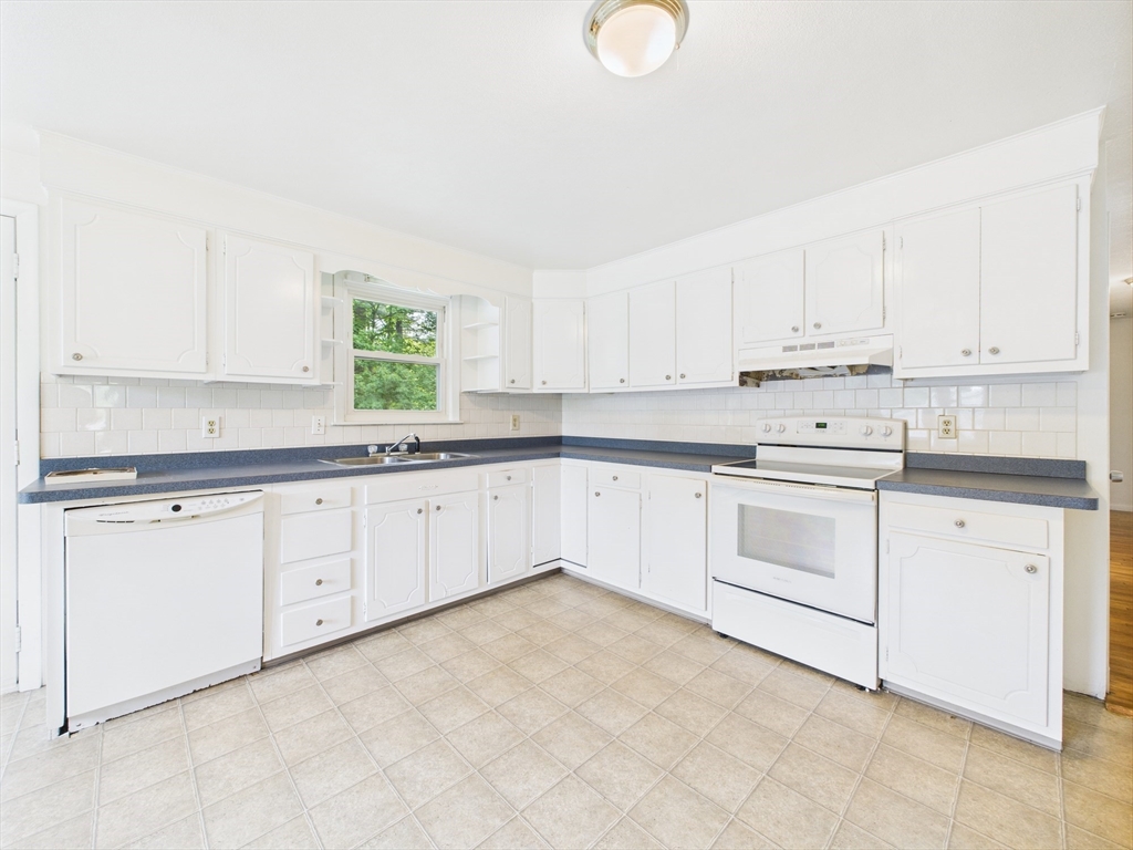91 Old Post Road Sharon, MA 02067 - Photo 6 of 16