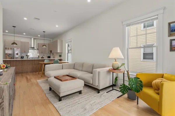 $2,000,000 | 57-59 Highland Road, Unit 57, Brookline, MA 02445