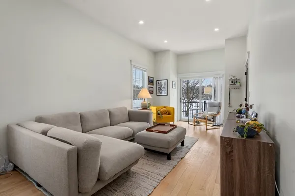 $2,000,000 | 57-59 Highland Road, Unit 57, Brookline, MA 02445
