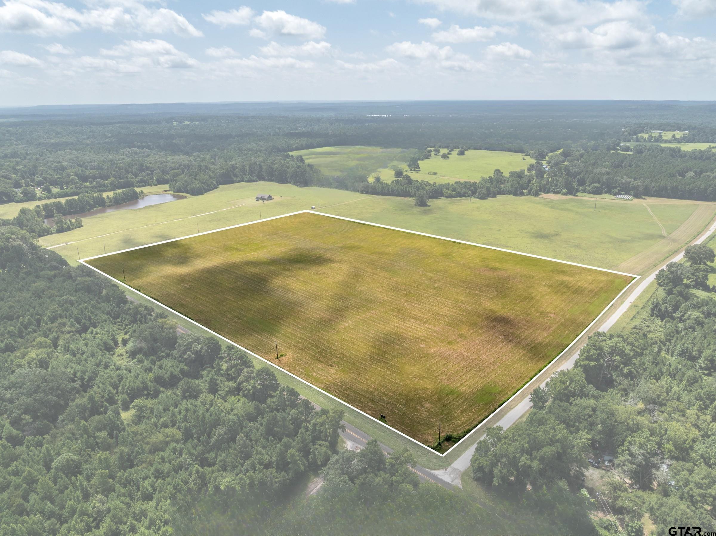 1420 Acr 379 Palestine, TX 75801 - Photo 1 of 10 a view of a tennis court