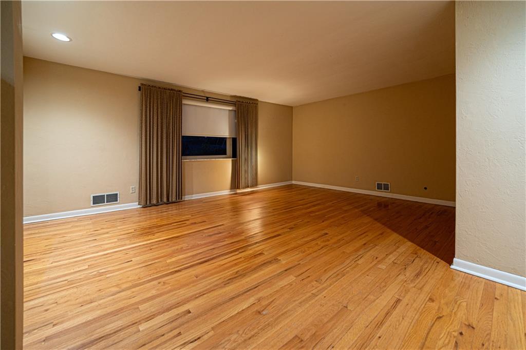 2284 Crestview Road Pittsburgh, PA 15216 - Photo 3 of 17 Gallery Image 3
