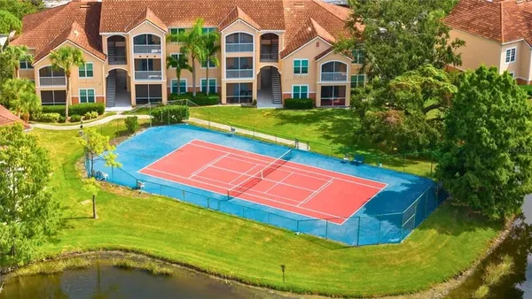a view of an house with backyard and swimming pool