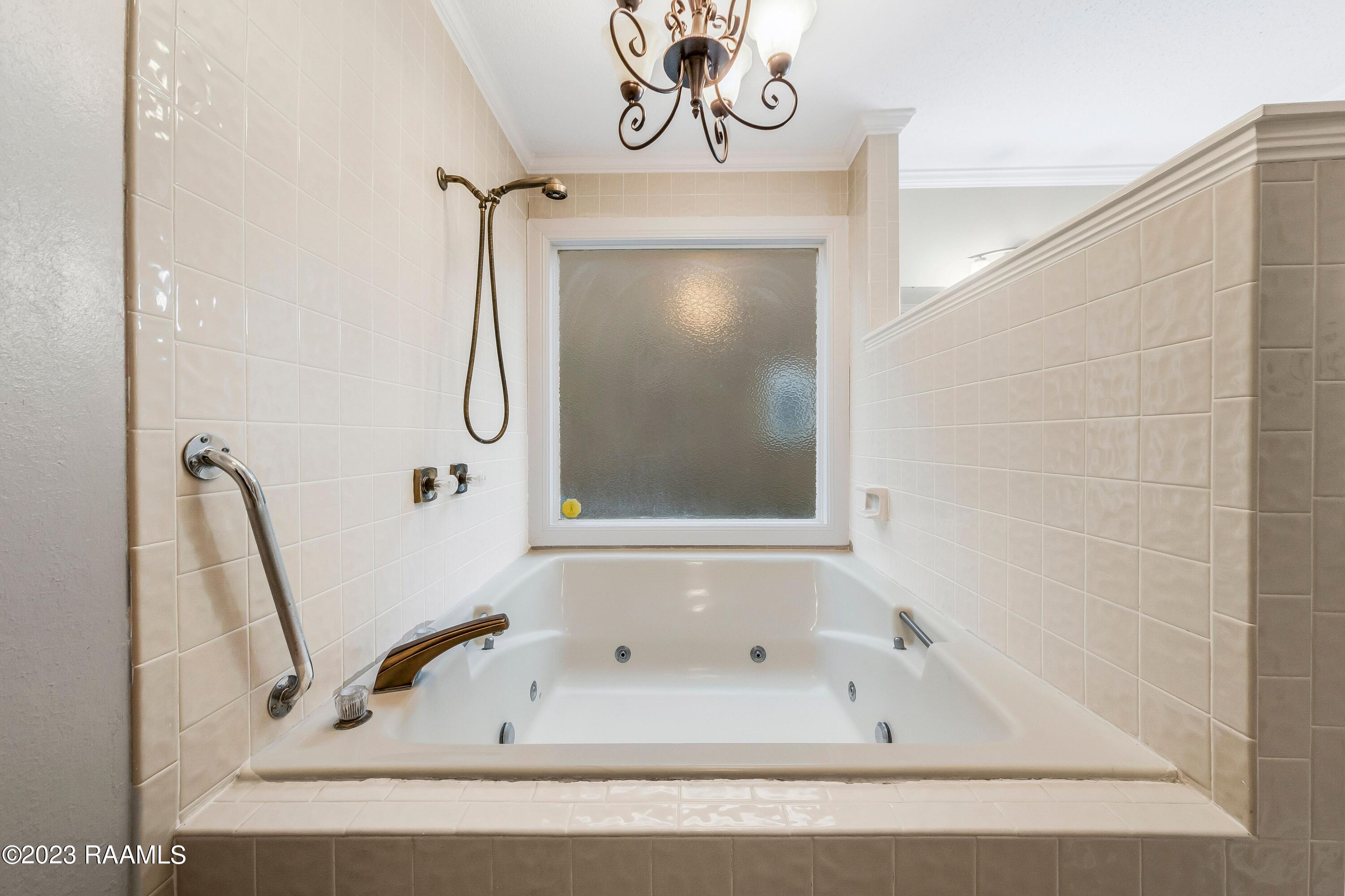 109 Georgetown Loop Lafayette, LA 70506 - Photo 11 of 18 Master whirlpool