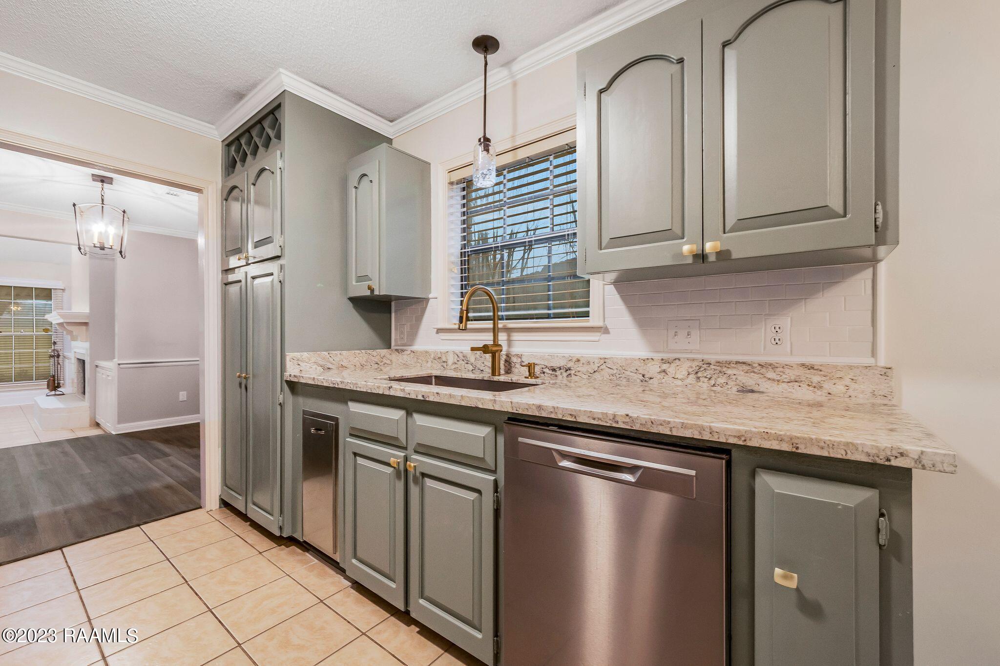 109 Georgetown Loop Lafayette, LA 70506 - Photo 5 of 18 Kitchen