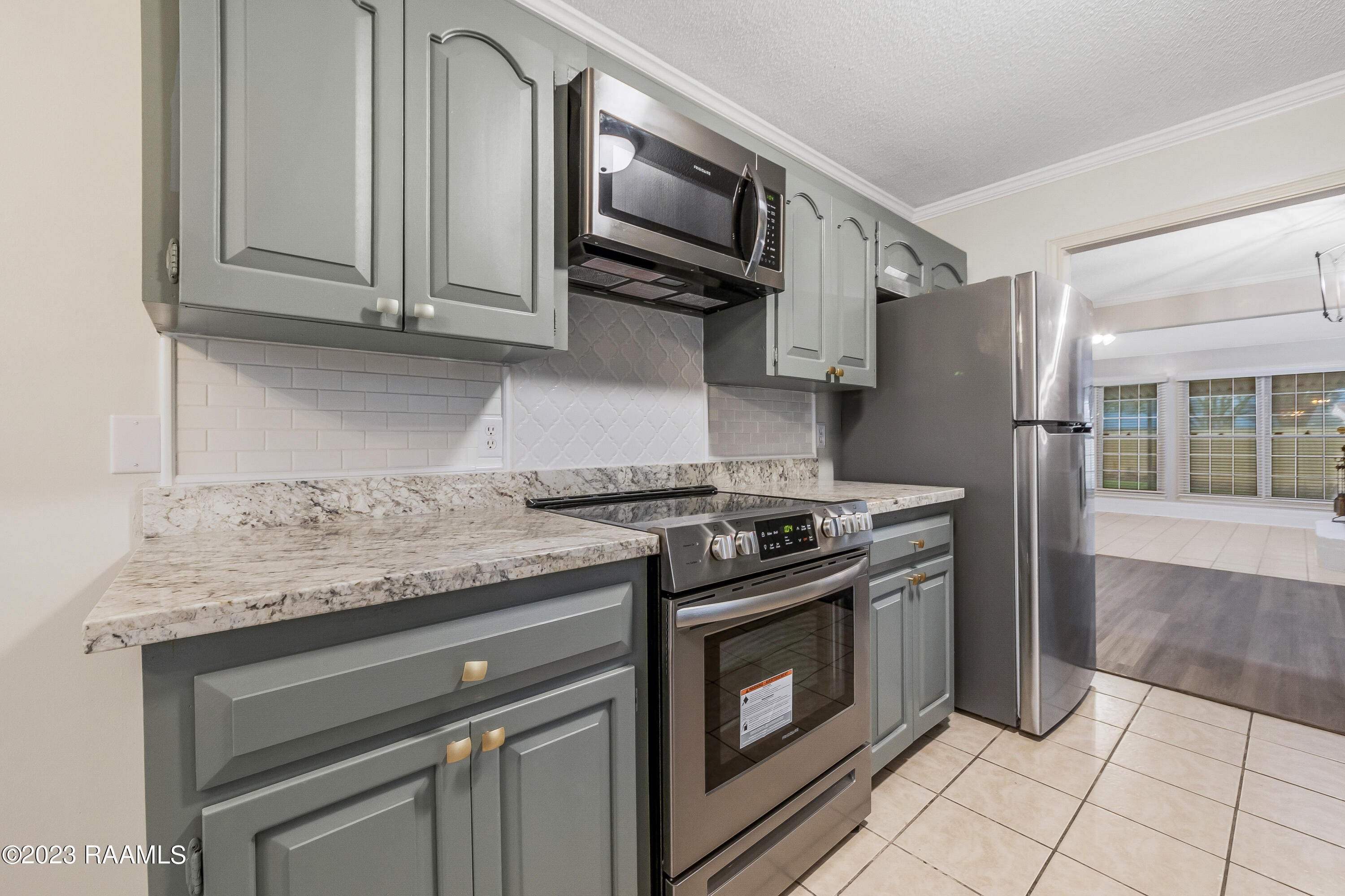 109 Georgetown Loop Lafayette, LA 70506 - Photo 6 of 18 Kitchen Cooking