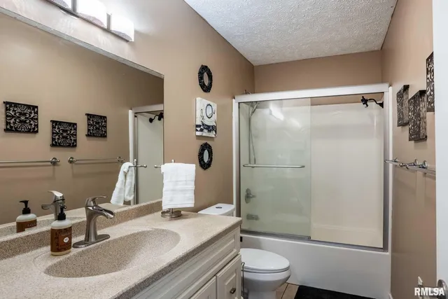 $249,900 | 411 Prince Lane, Herrin, IL 62948