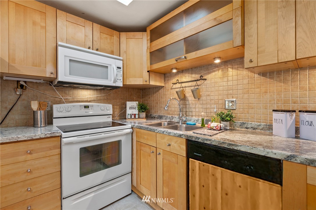 4308 Northeast Sunset Boulevard, Unit D4 Renton, WA 98059 - Photo 13 of 33 Gallery Image 13
