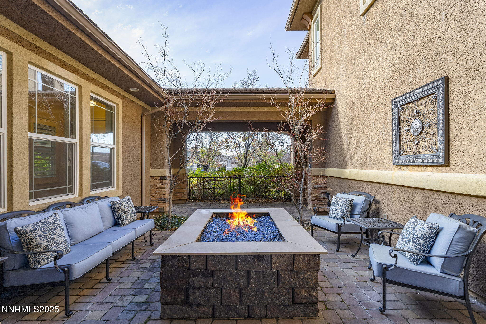 9890 Kerrydale Court Reno, NV 89521 - Photo 44 of 48 a living room with furniture and a large window