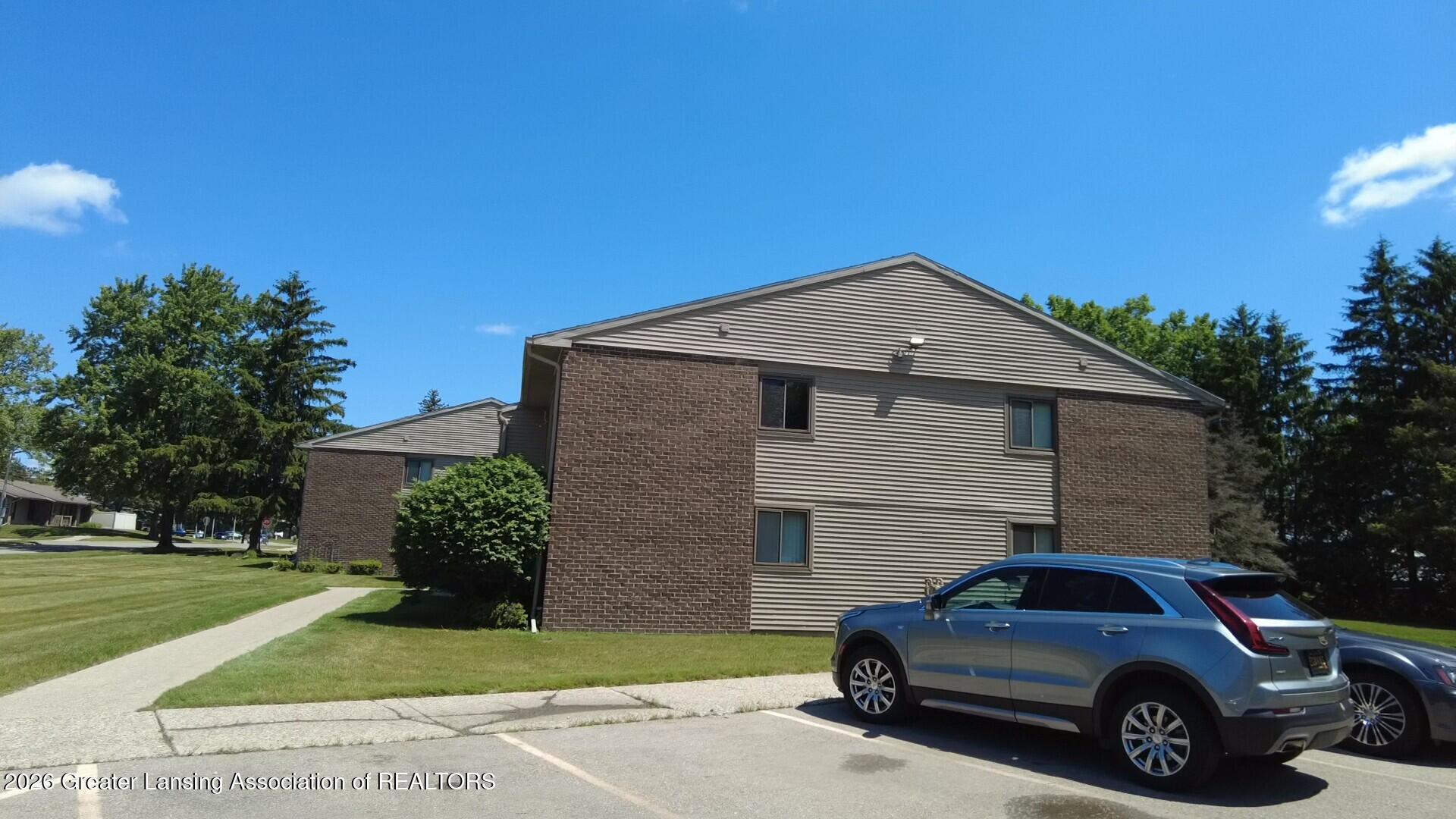5400 Maple Road, Unit 29 Haslett, MI 48840 - Photo 2 of 11 side