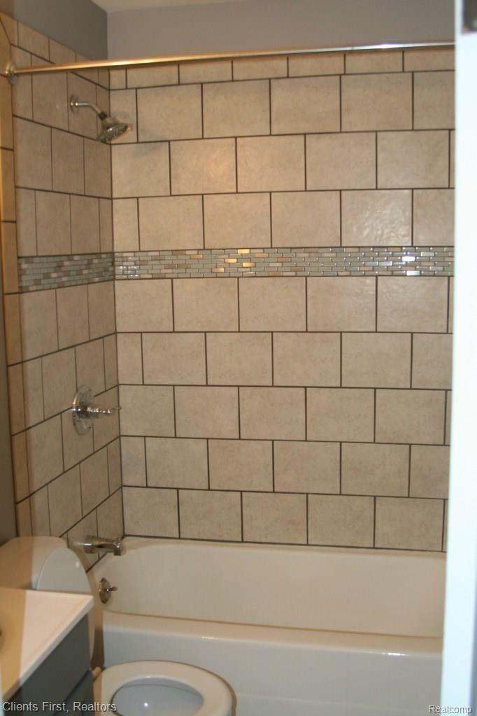 29805 Farmington Road Farmington, MI 48331 - Photo 9 of 36 Upgraded full bathroom on first floor