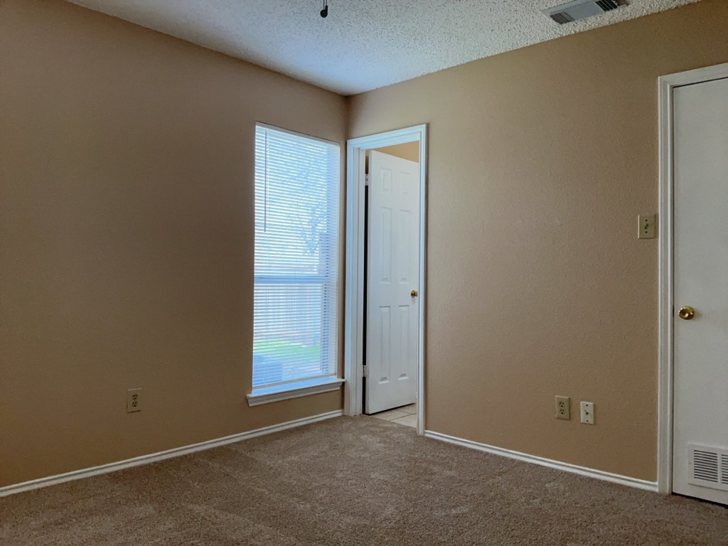 2028 Redwing Way Round Rock, TX 78664 - Photo 20 of 24 an empty room with windows