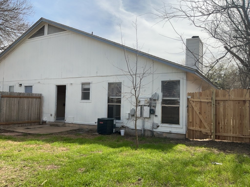2028 Redwing Way Round Rock, TX 78664 - Photo 24 of 24 a backyard of a house
