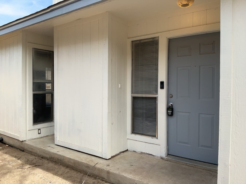 2028 Redwing Way Round Rock, TX 78664 - Photo 4 of 24 a view of a wooden door