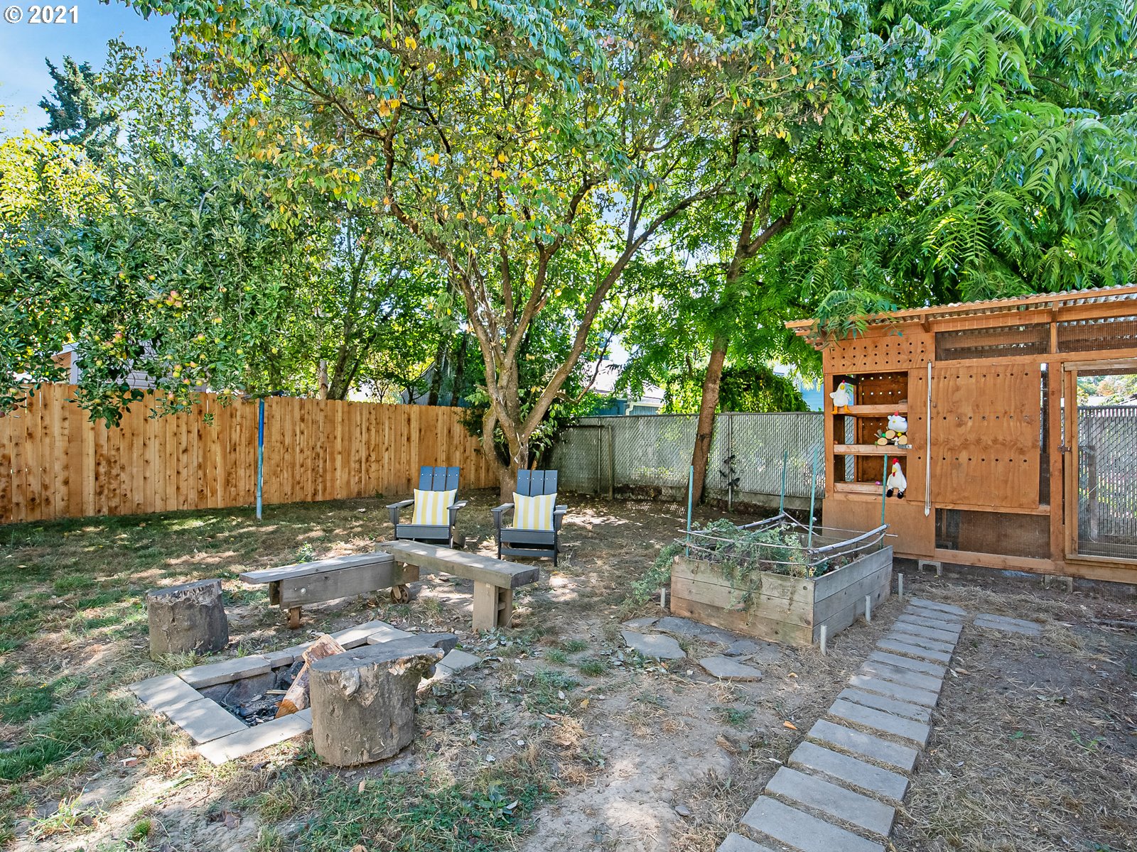 2330 North Kilpatrick Street Portland, OR 97217 - Photo 25 of 30 Backyard