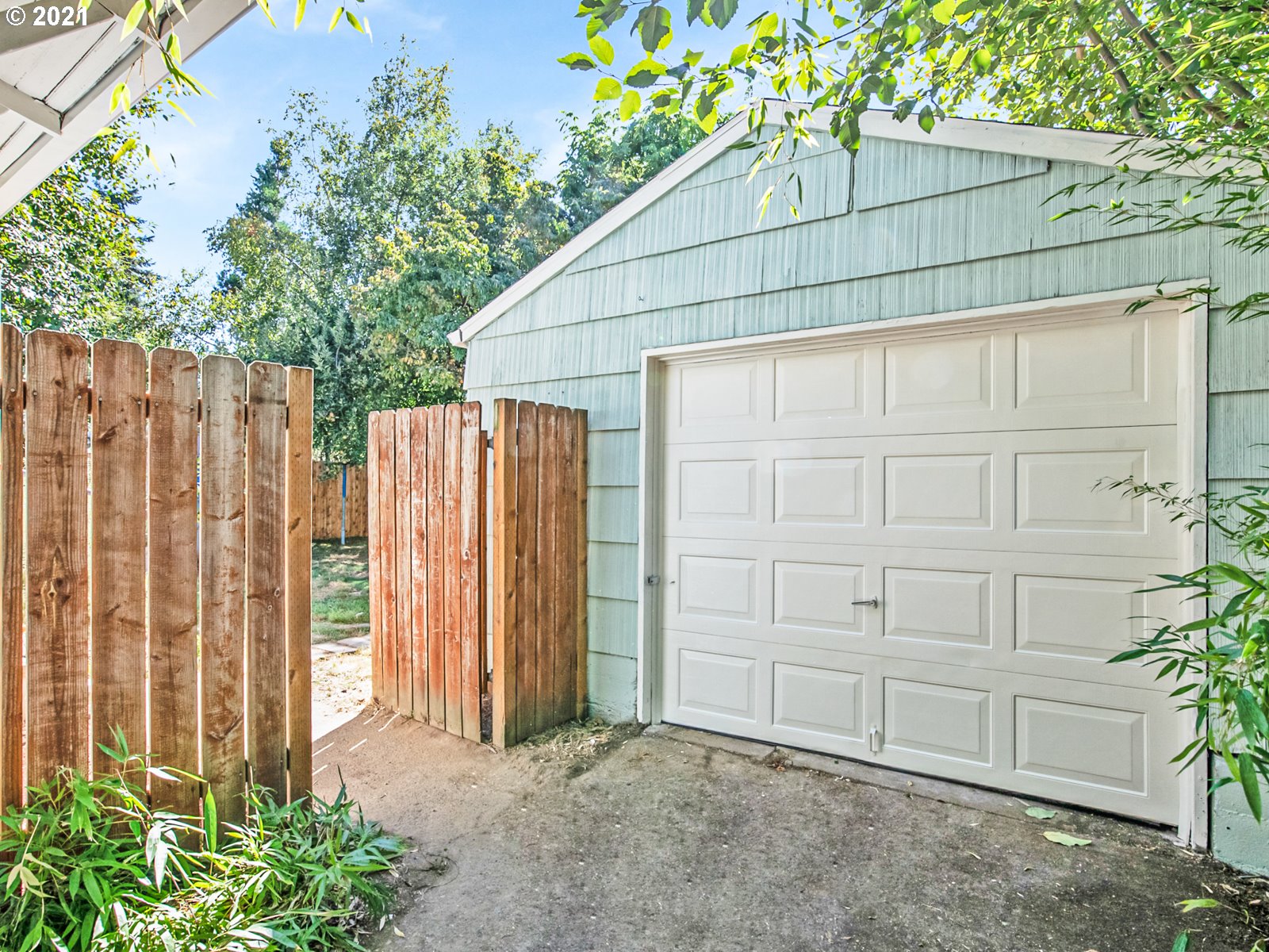 2330 North Kilpatrick Street Portland, OR 97217 - Photo 29 of 30 Garage