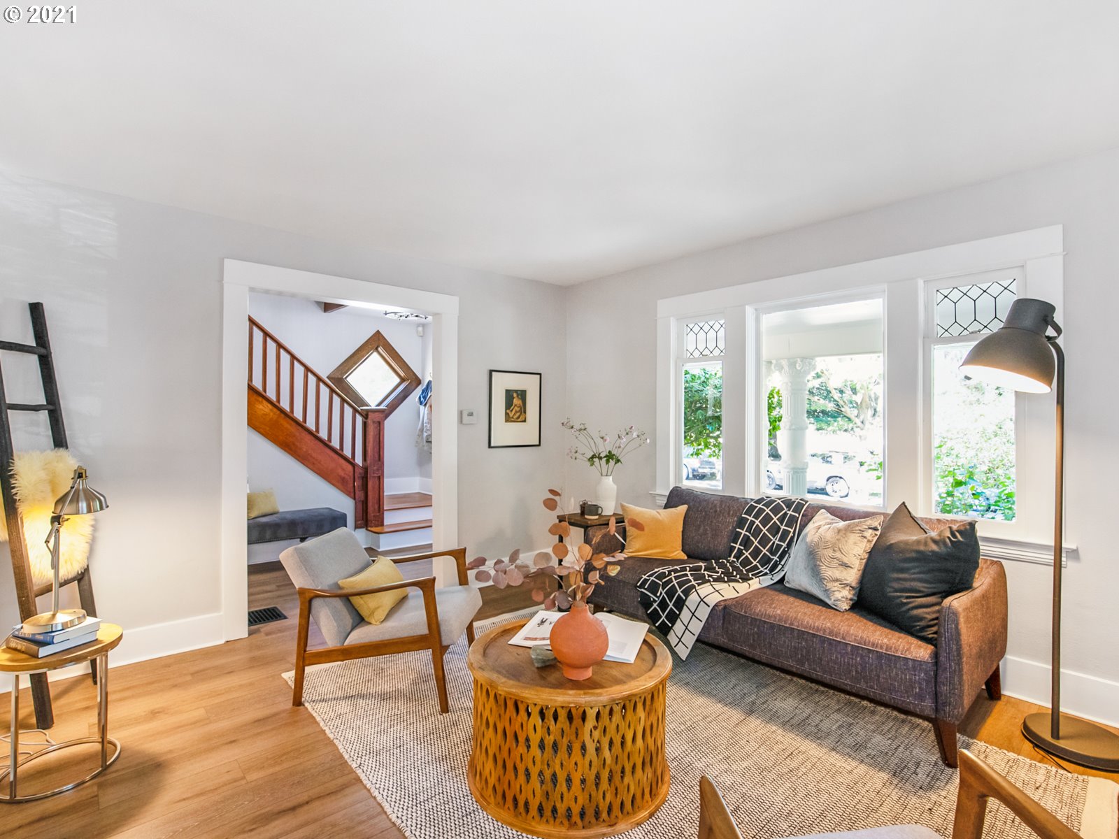 Living Room/Entrance