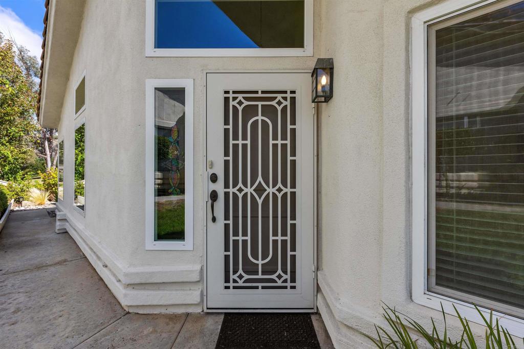 8909 Circle R View Lane Escondido, CA 92026 - Photo 4 of 35 Gallery Image 4