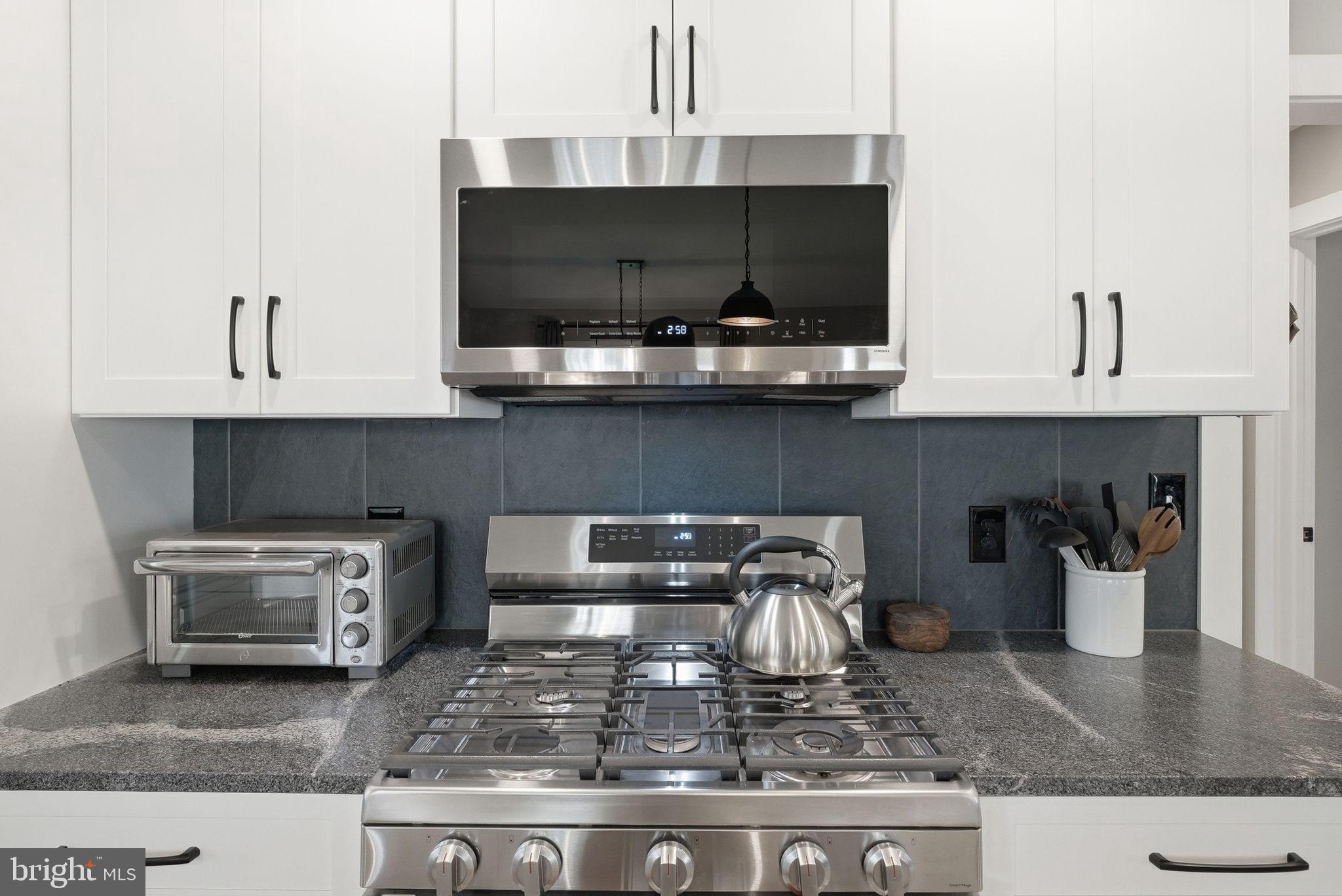 677 Weaver Hollow Road Banco, VA 22711 - Photo 12 of 34 Stainless steel appliances