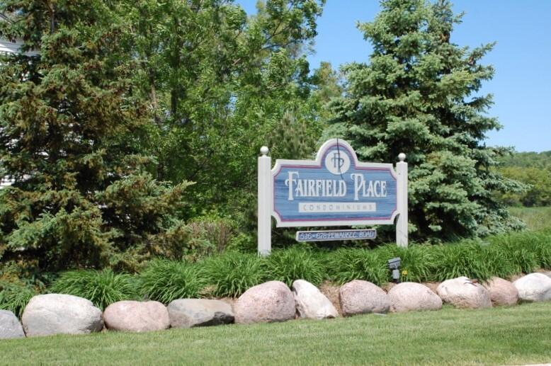 652 Pewaukee Road, Unit A Pewaukee, WI 53072 - Photo 30 of 30 Entry sign