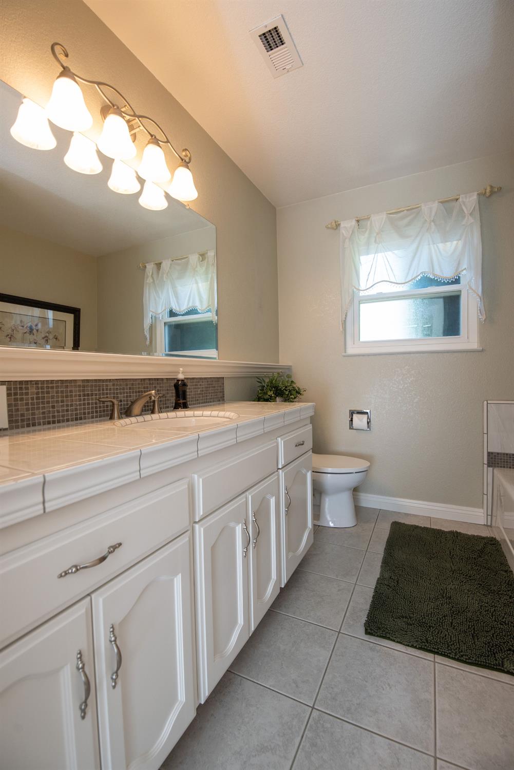 631 Baker Drive Ripon, CA 95366 - Photo 5 of 32