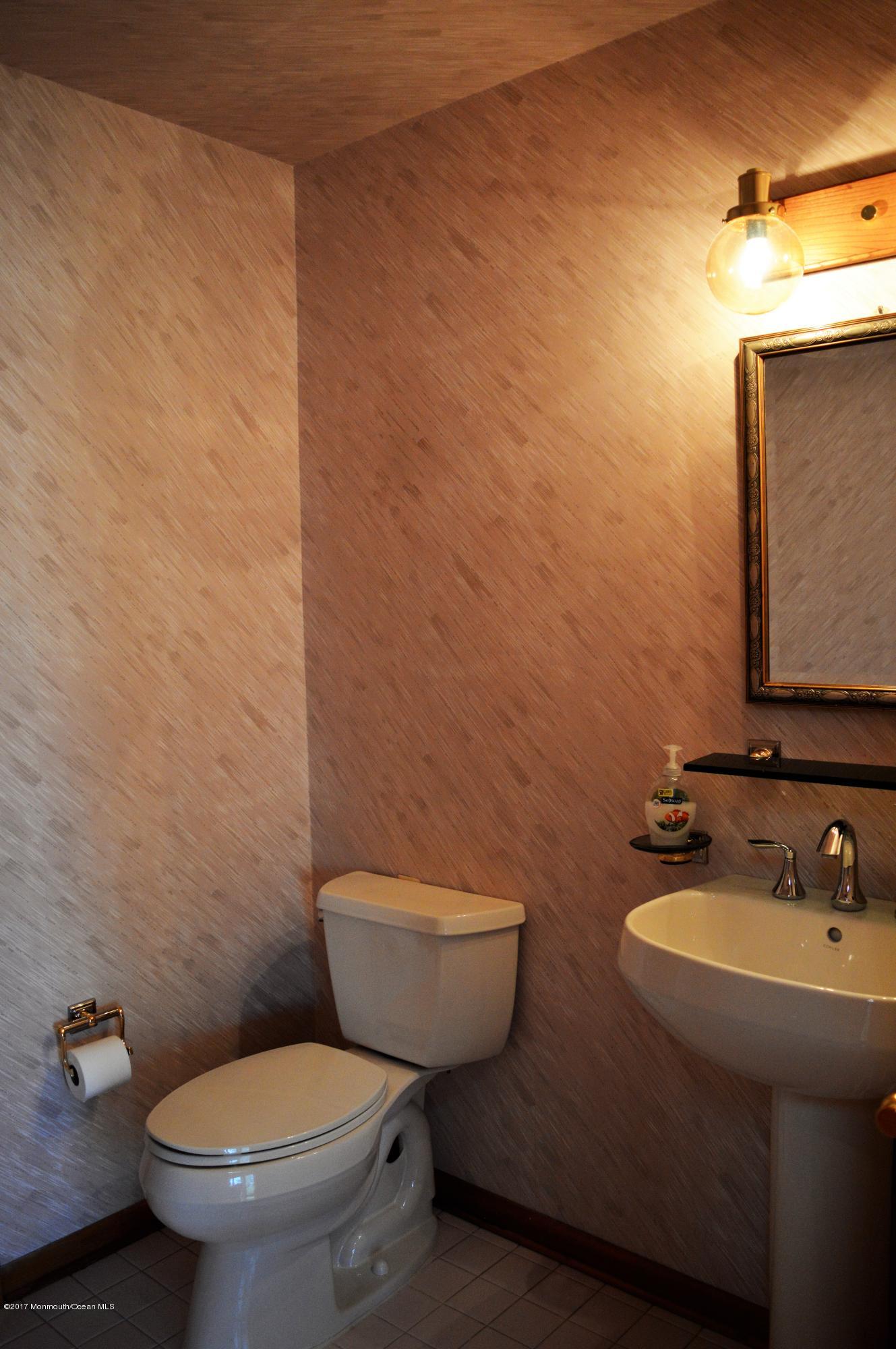 66 Wallace Road Middletown, NJ 07748 - Photo 17 of 39 1/2 Bath off Great Room