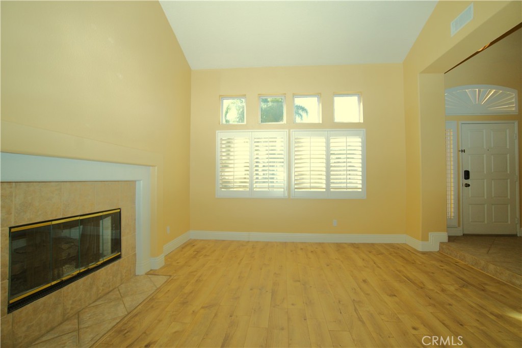 7135 Highland Spring Lane Highland, CA 92346 - Photo 19 of 72 Living room
