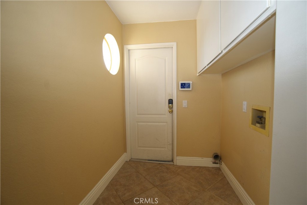 7135 Highland Spring Lane Highland, CA 92346 - Photo 30 of 72 Laundry room