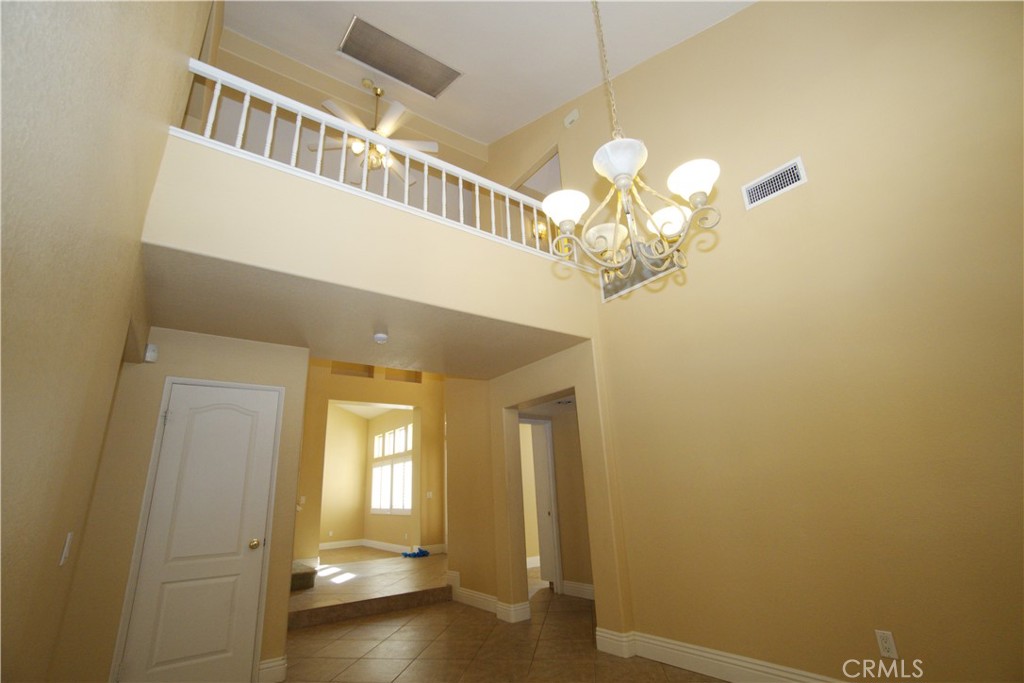 7135 Highland Spring Lane Highland, CA 92346 - Photo 32 of 72 Dinnng room