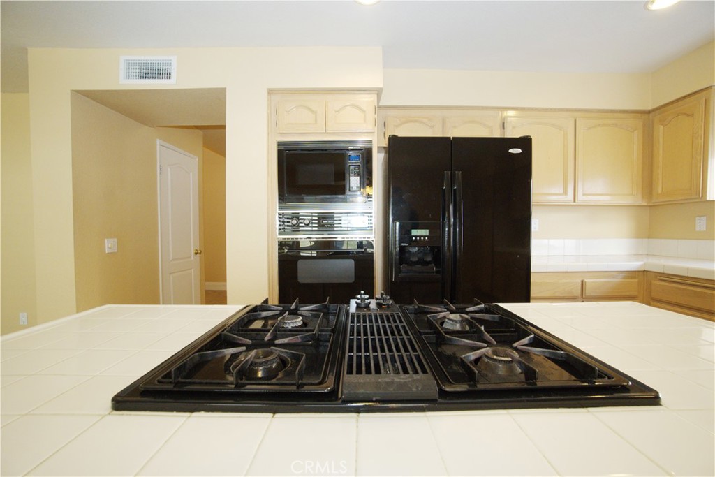 7135 Highland Spring Lane Highland, CA 92346 - Photo 36 of 72 Kitchen