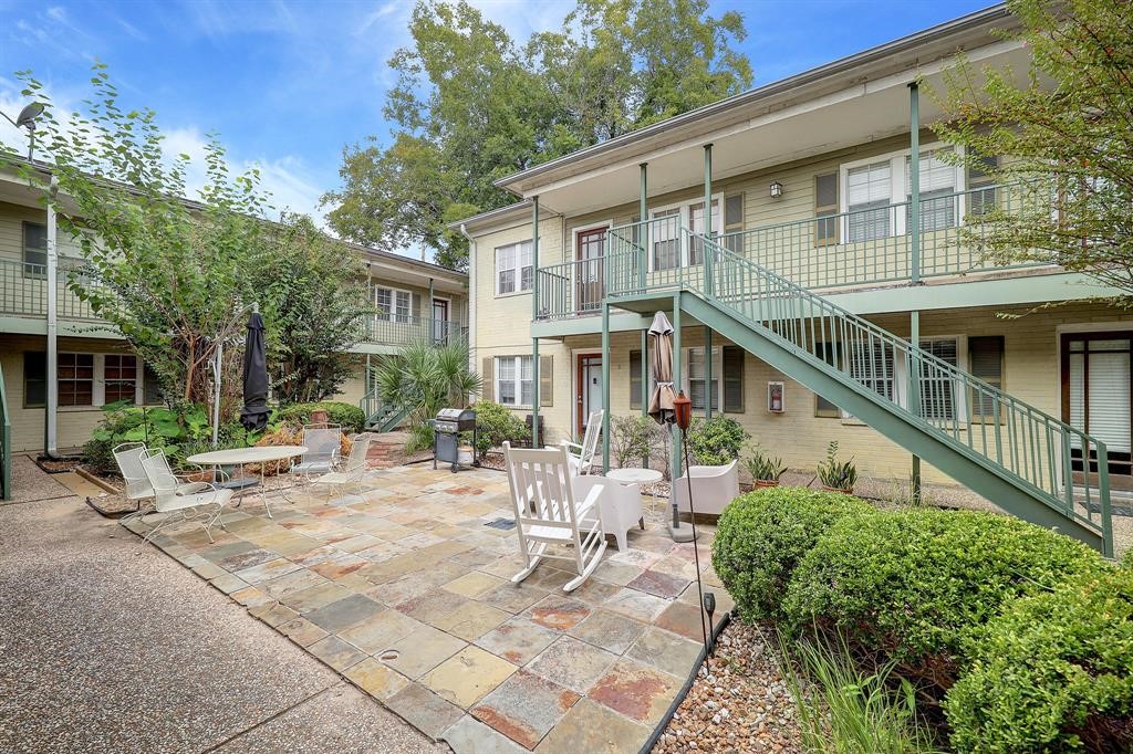 1603 Heights Boulevard, Unit 4 Houston, TX 77008 - Photo 12 of 18 Lovely courtyard