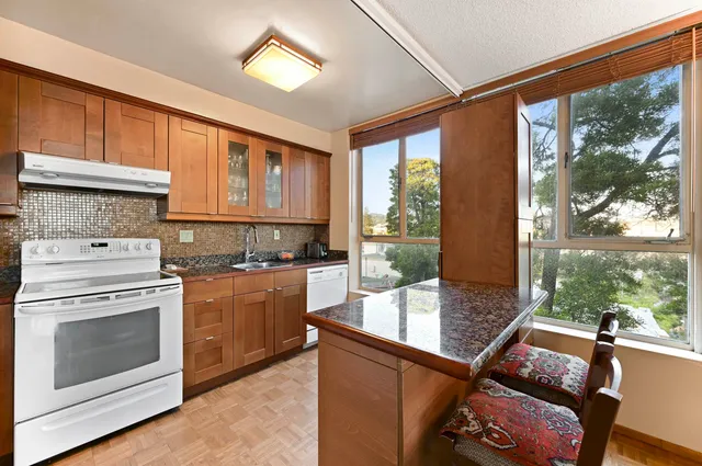 $549,000 | 320 Lee Street, Unit 405, Oakland, CA 94610