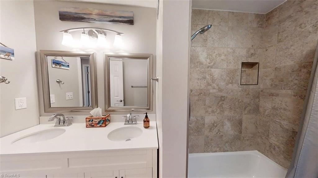 2527 Mt Salem Road Pfafftown, NC 27040 - Photo 19 of 36 Hall bathroom