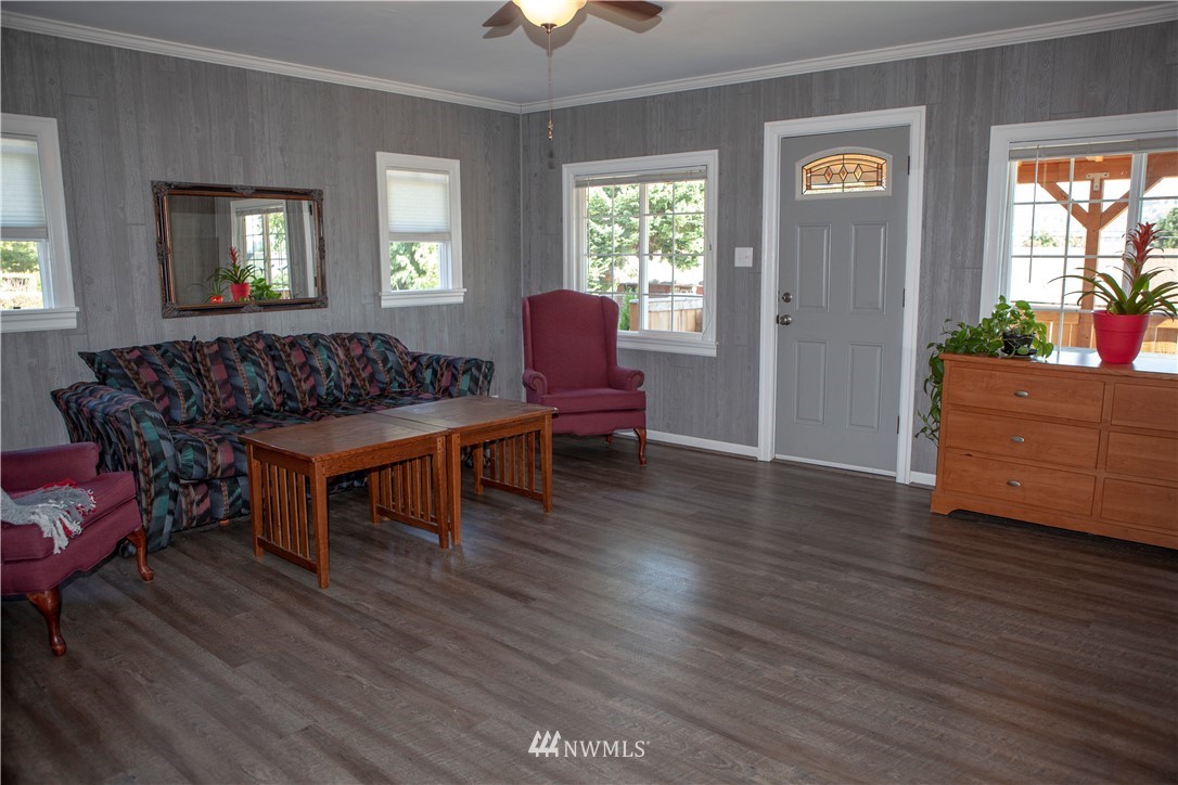 431 Maple Avenue Southwest Renton, WA 98057 - Photo 12 of 23