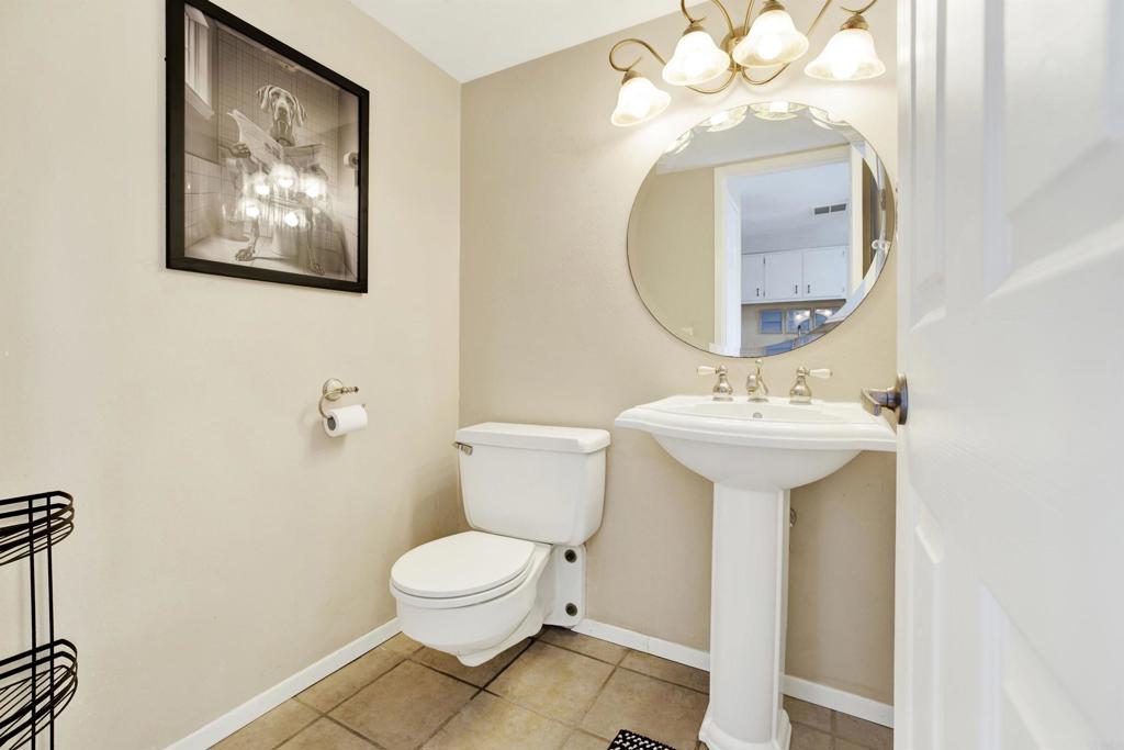 2383 Altisma Way, Unit D Carlsbad, CA 92009 - Photo 15 of 40 a bathroom with a toilet sink and mirror