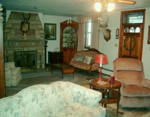 1098 Eldersville Road Burgettstown, PA 15021 - Photo 4 of 8