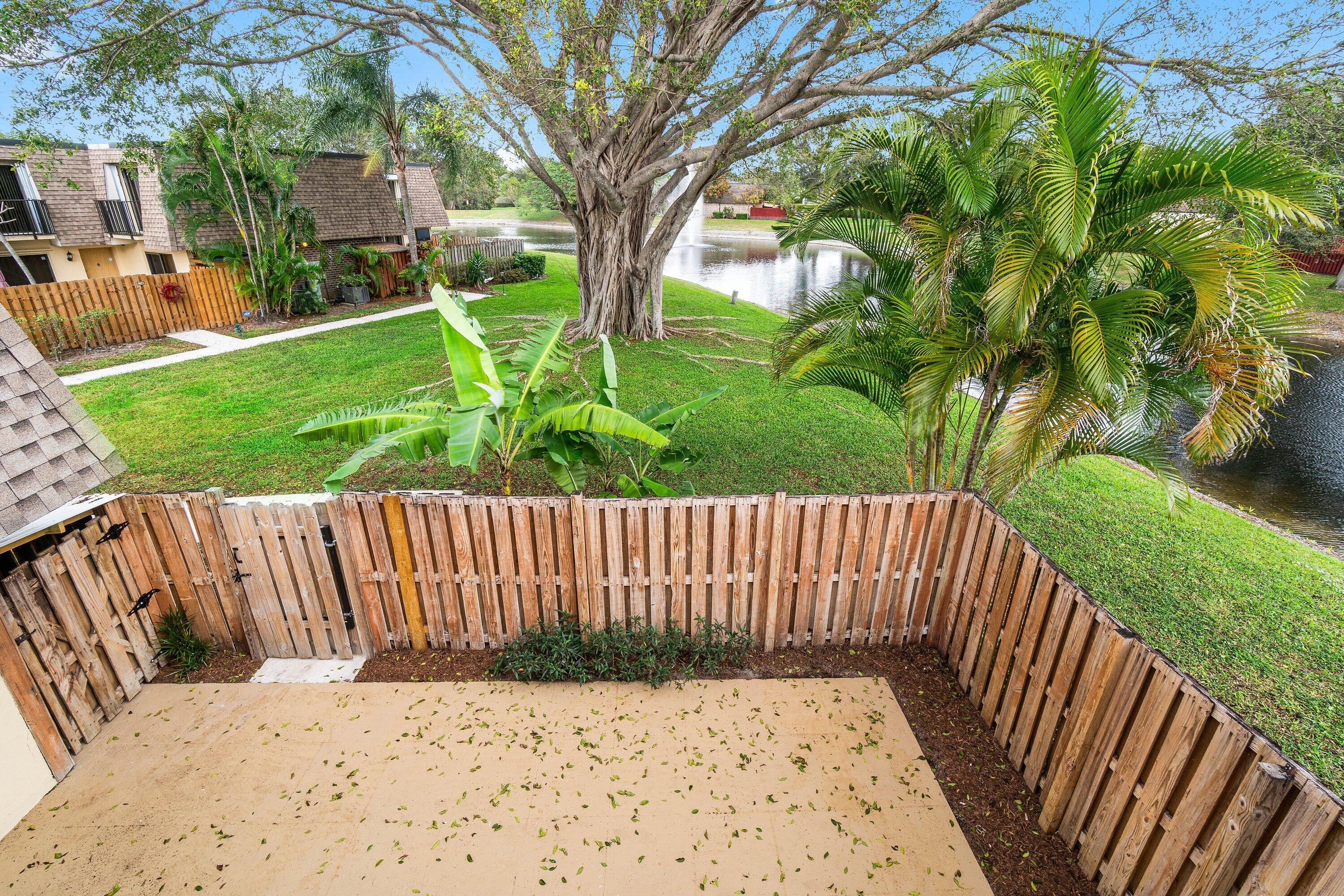 2905 Southwest 22nd Circle, Unit 40A Delray Beach, FL 33445 - Photo 26 of 38 a view of wooden fence