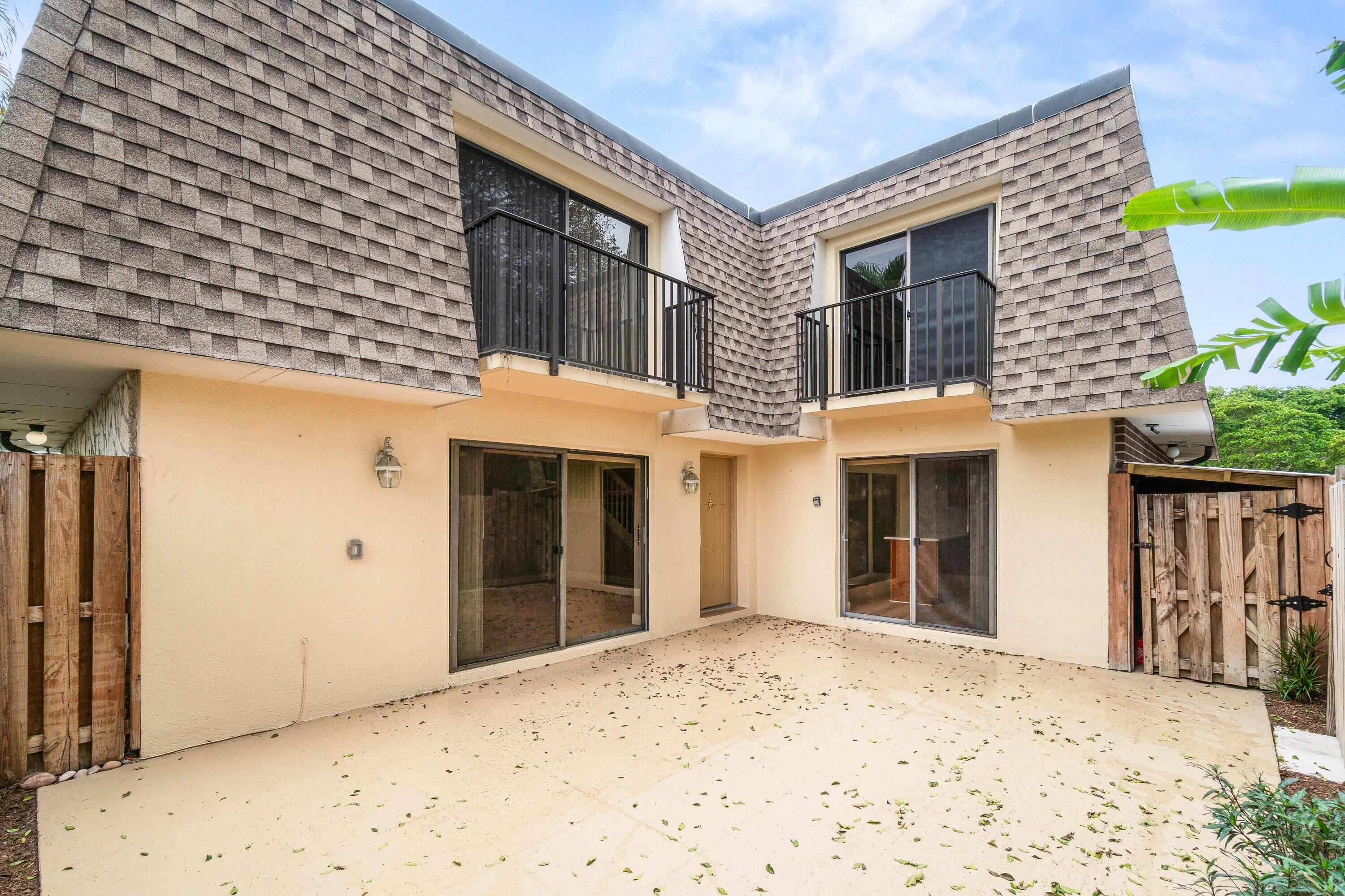 2905 Southwest 22nd Circle, Unit 40A Delray Beach, FL 33445 - Photo 33 of 38 a view of a house with a wooden fence