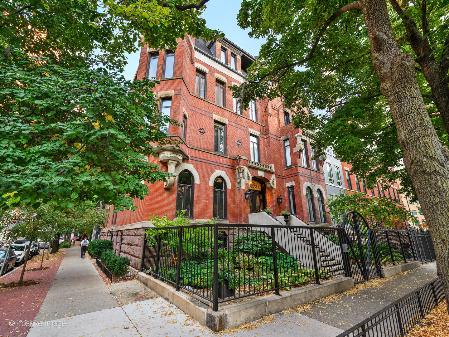 839 North Dearborn Street, Unit F Chicago, IL 60610 - Photo 2 of 40 front view of a building