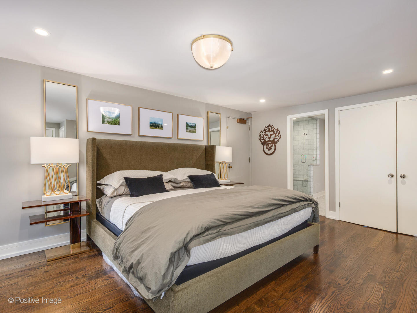 839 North Dearborn Street, Unit F Chicago, IL 60610 - Photo 23 of 40 a spacious bedroom with a bed and a lamp