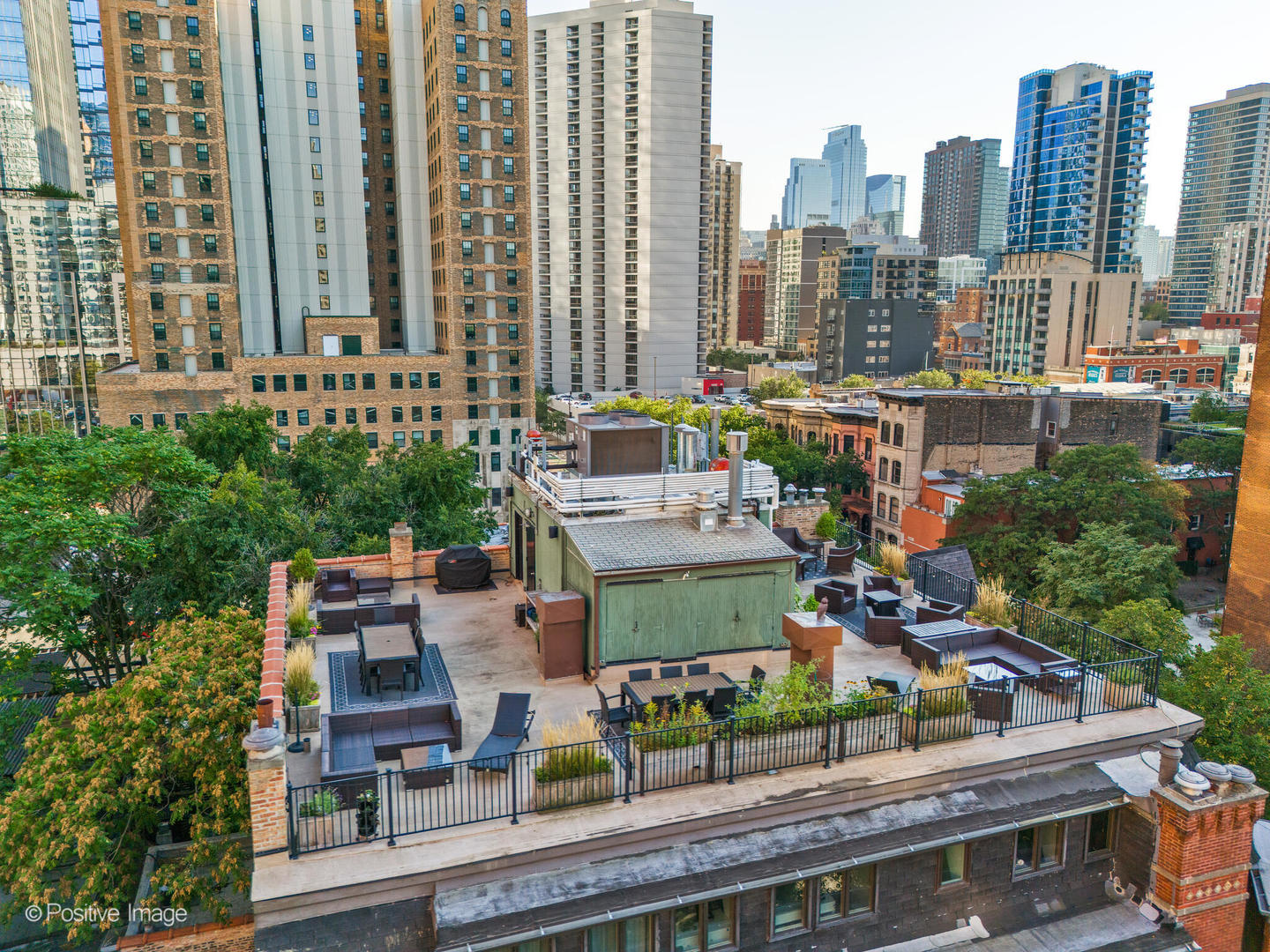 839 North Dearborn Street, Unit F Chicago, IL 60610 - Photo 34 of 40 a table and chairs sitting in front of a building