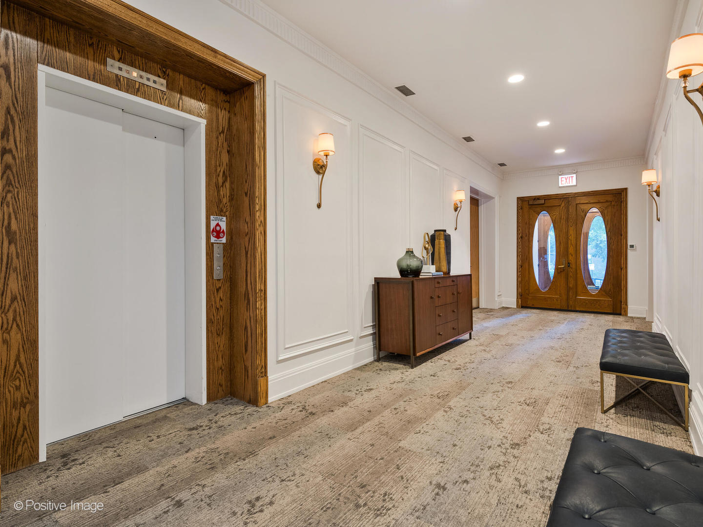 839 North Dearborn Street, Unit F Chicago, IL 60610 - Photo 4 of 40 a view of a livingroom with wooden floor and workspace