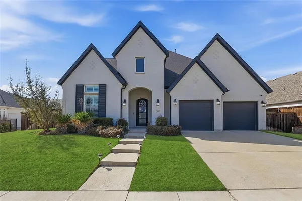 $795,000 | 2016 Roundtree Circle East, Fort Worth, TX 76008