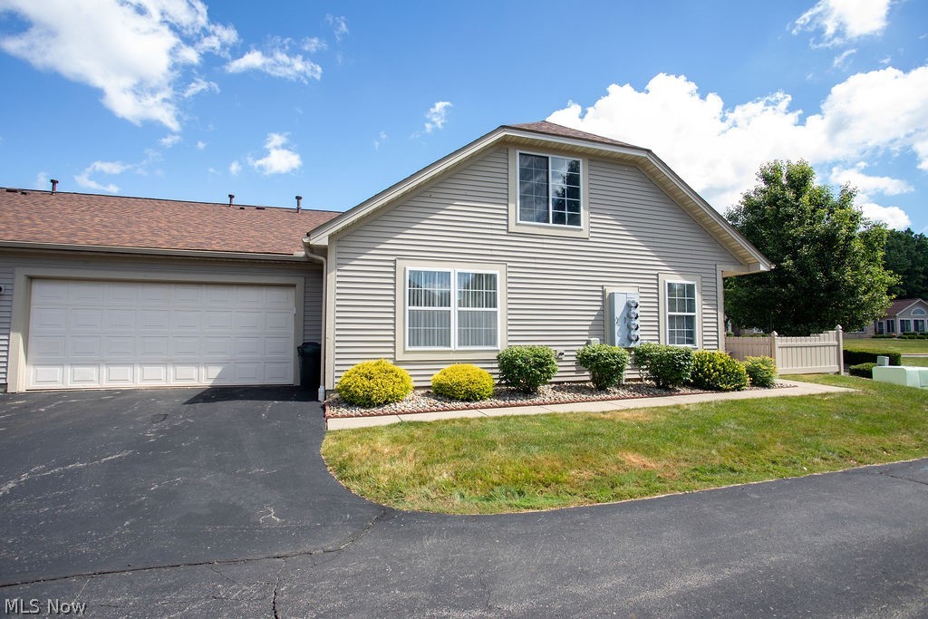 695 East Western Reserve Road Youngstown, OH 44514 - Photo 4 of 28