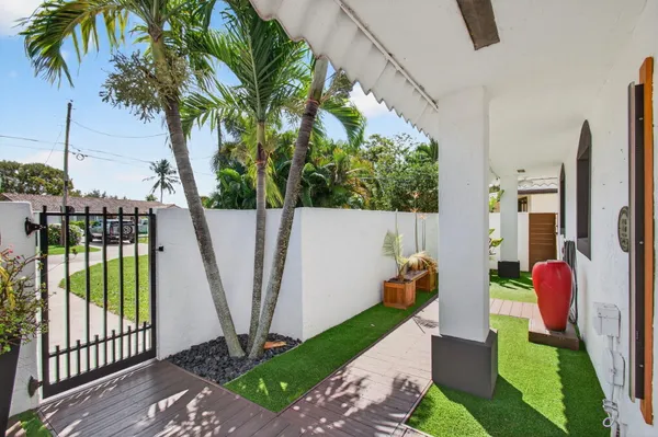 $925,000 | 6647 Paul Mar Drive, Lantana, FL 33462