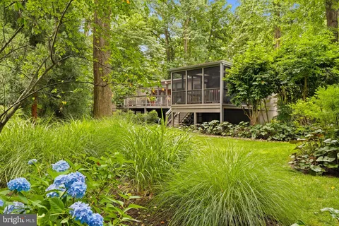 a view of backyard with a garden and plants